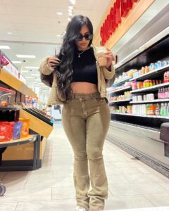 How to Style High Rise Jeans