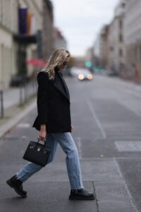 How to Style Chelsea Boots for Women