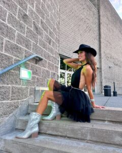 What to Wear to Concert Over 40