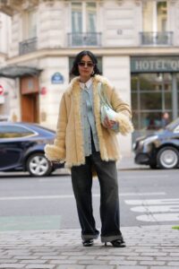 What to Wear with Black Mom Jeans