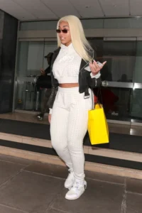 how to style a cropped hoodie