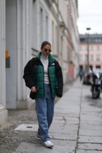 how to style loose fit jeans