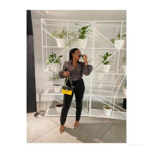 how to style black mom jeans