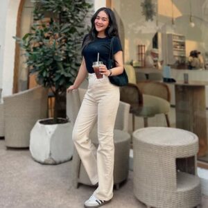 how to style bootleg jeans