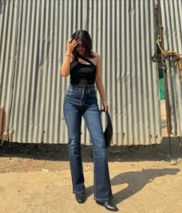 how to wear bootleg jeans