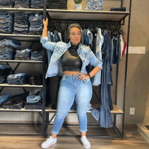 How to Style Plus Size Skinny Jeans