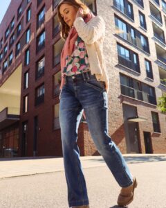 how to wear bootleg jeans