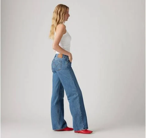 how to wear loose fit jeans